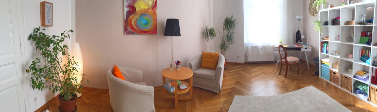 Behandlungsraum der Frei Raum Praxis in Graz – helle, freundliche Atmosphäre